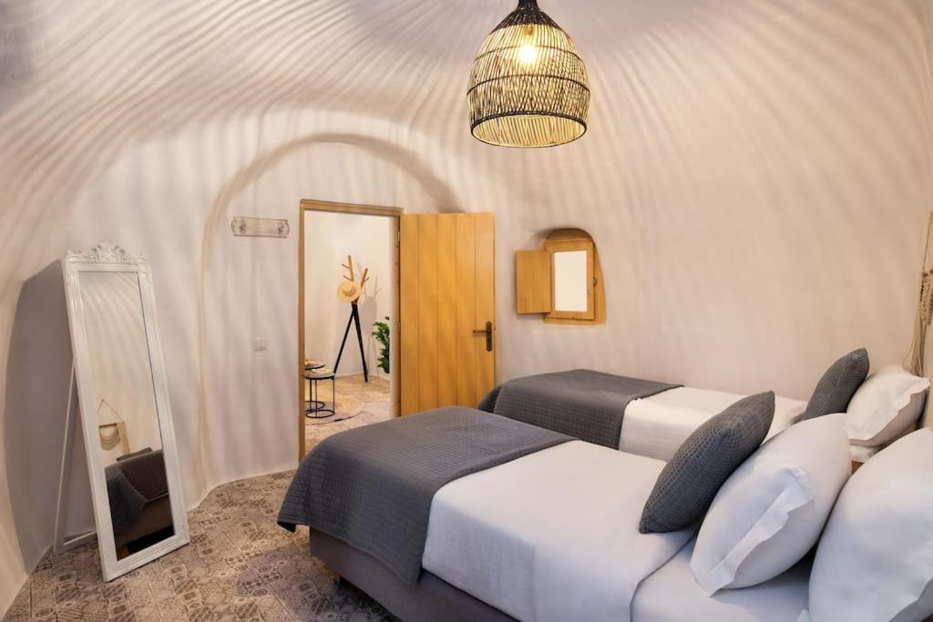 Villa Mystagoge Retreat Cave With An Indoor Pool And Gym *