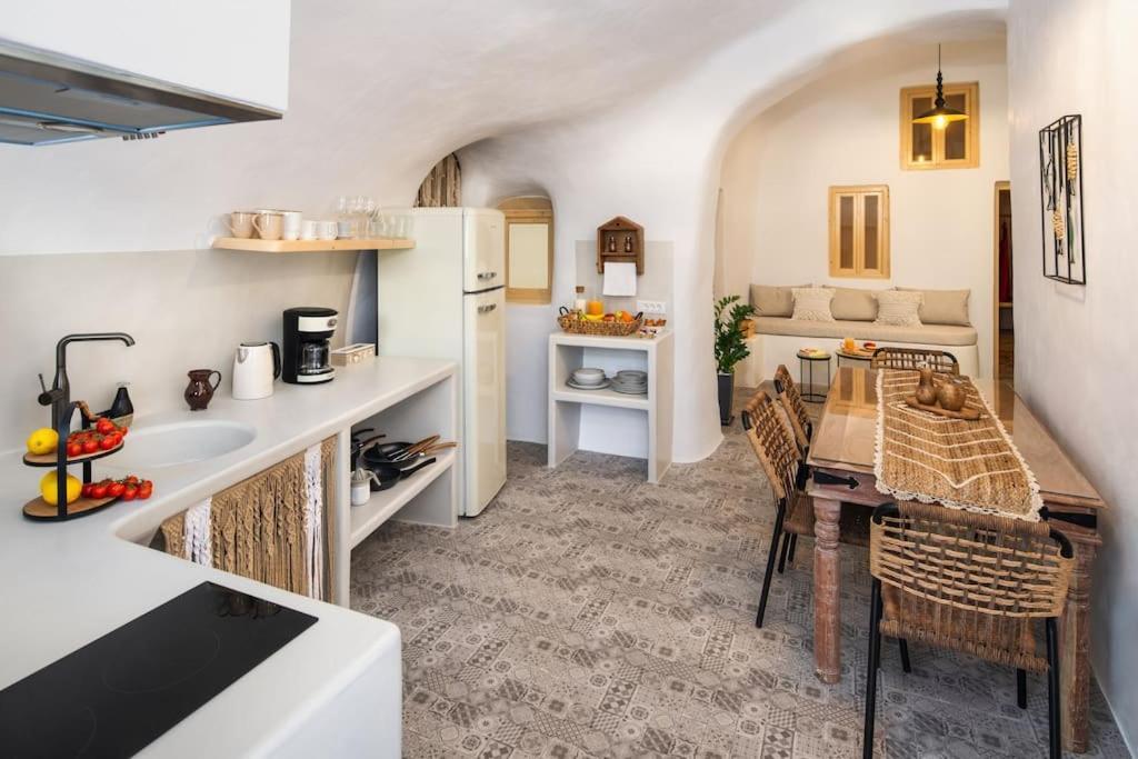 Villa Mystagoge Retreat Cave With An Indoor Pool And Gym Vothon